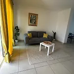 Sunny House Fourteen בית הארחה אסמיני