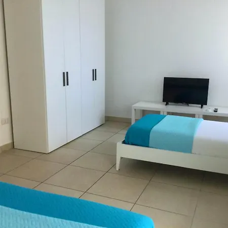 Sunny House Fourteen בית הארחה 3*